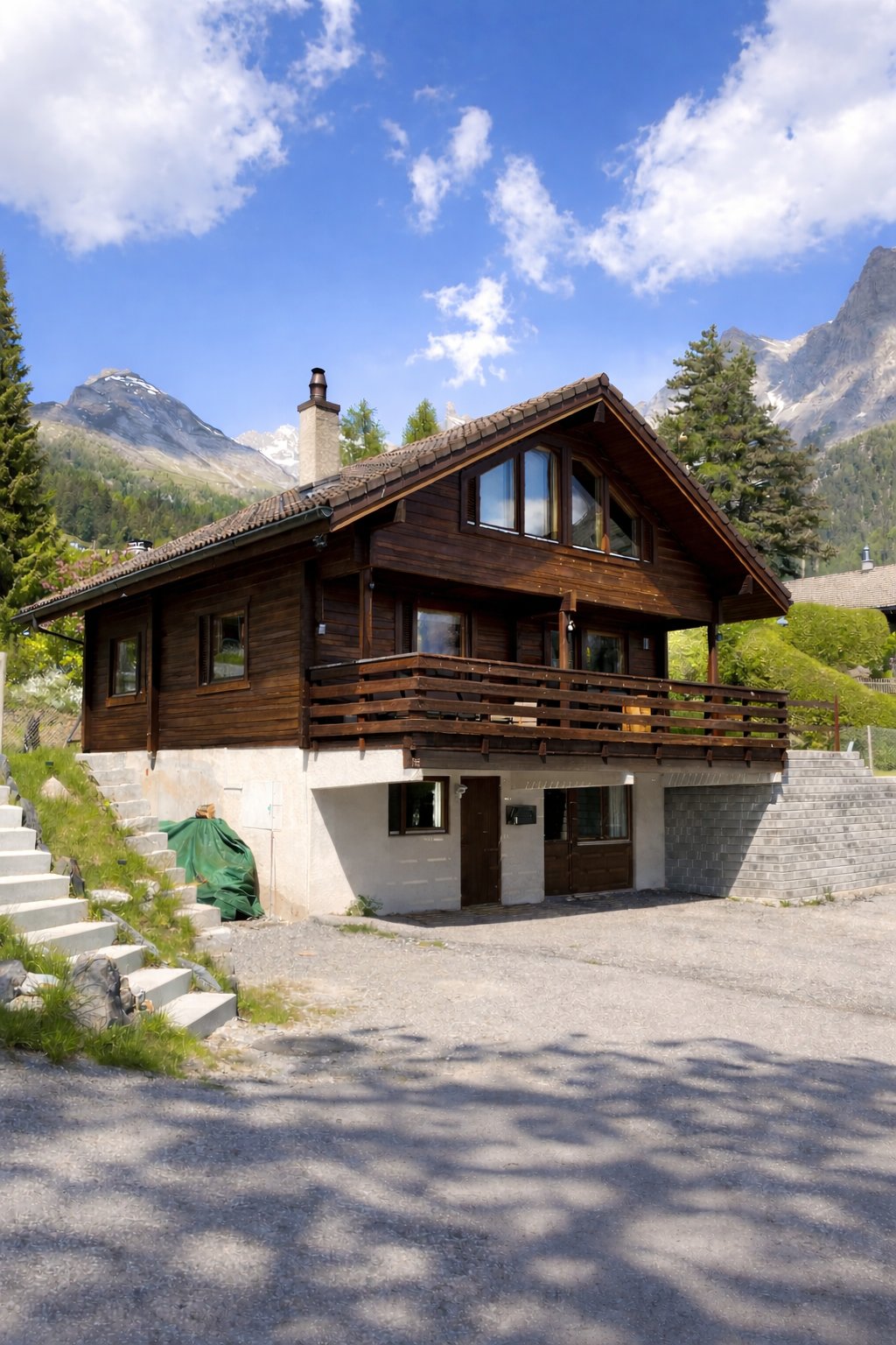 Chalet L’Ardoise et son balcon en été